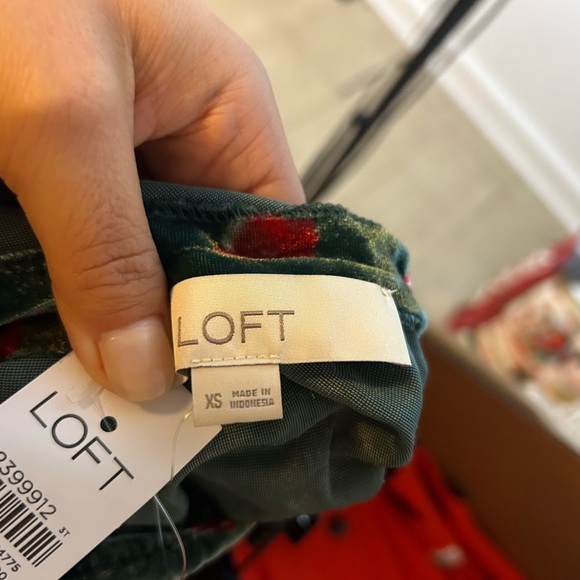 NWT Loft Floral Velvet Shirred Halter Top - Picture 5 of 8